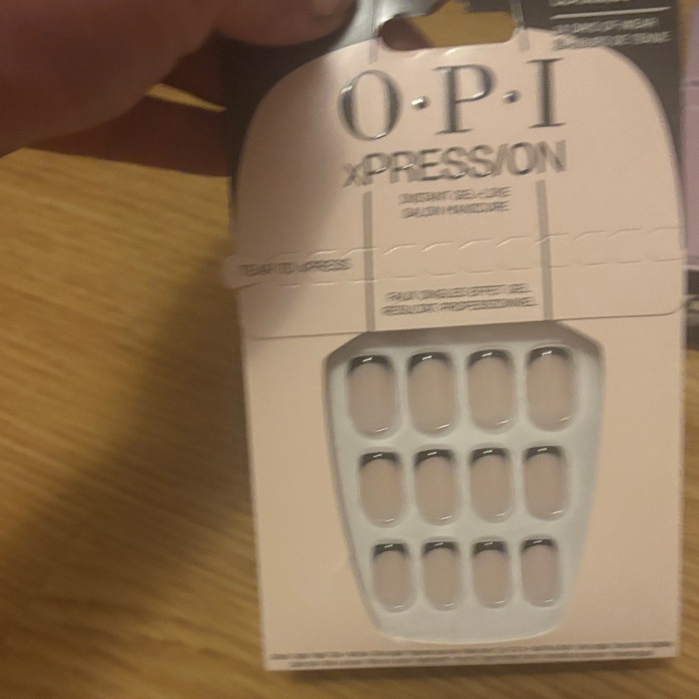 OPI XPress/On Nails - Black and White Elegance